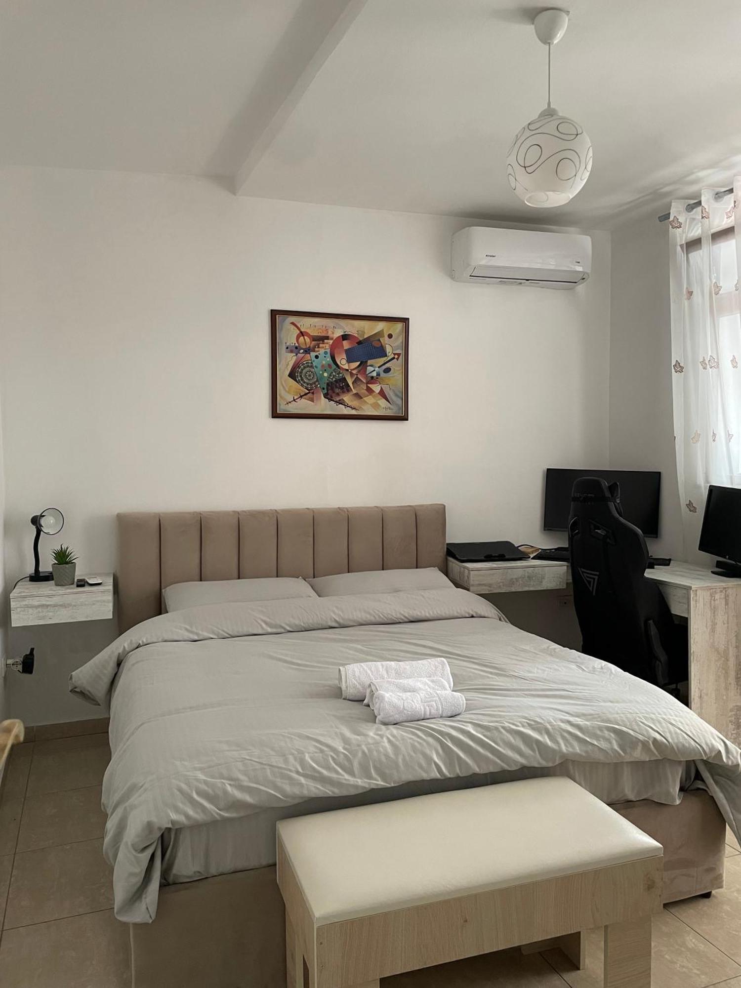 Apartment After U.S. Embassy In ティラナ エクステリア 写真